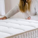 Tìm hiểu chất liệu, độ đàn hồi, độ thoáng khí của nệm trước khi mua